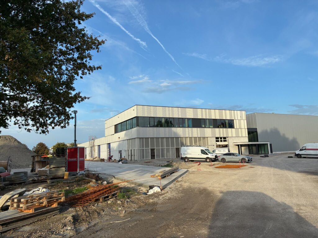 blowerdoortest industrie met kantoor Werkhuizen Oostende